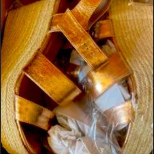 Beautiful brass-colored wedges